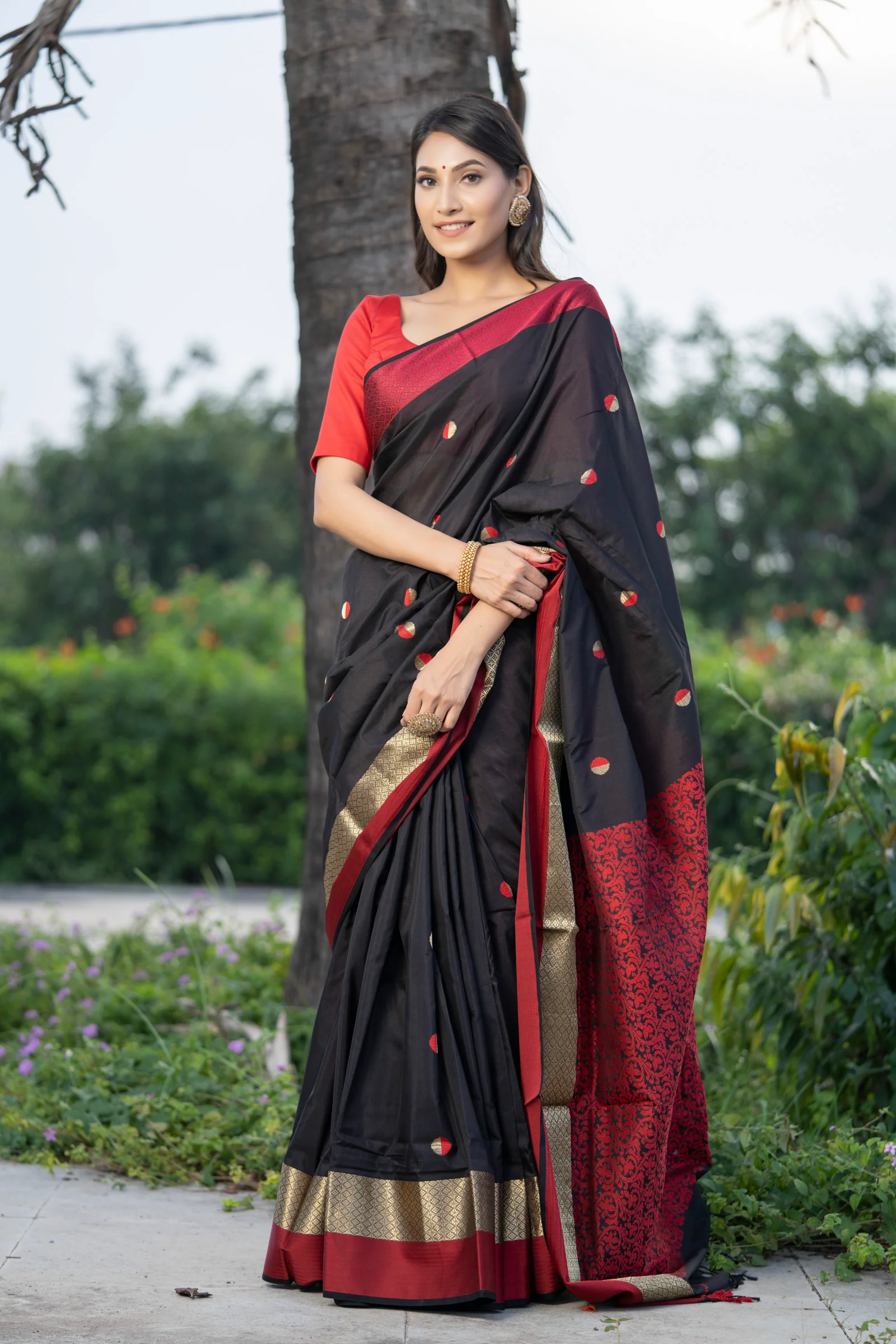 Maheshwari-Handloom-Saree-Handloom-Silk-Cotton-Saree-Maahishmati-Sarees-Handlooms-of-India-Handloom-Sarees-100 Heritage Woven Handloom Saree - Image 1